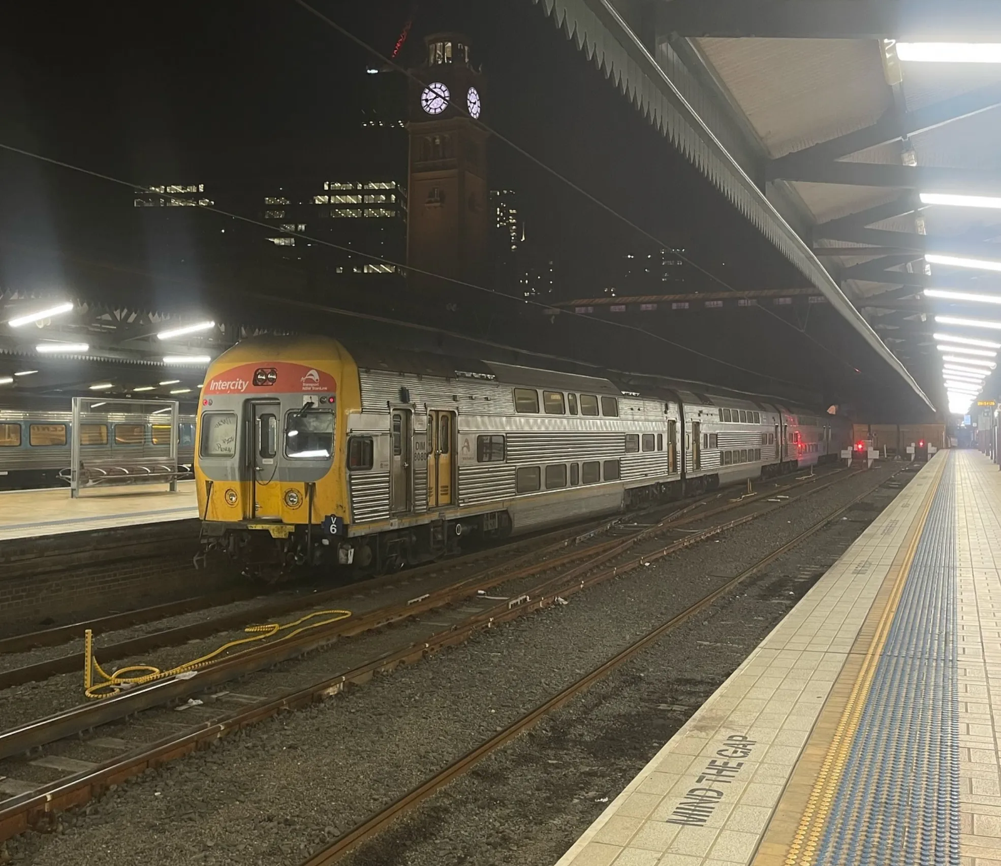 Mariyung vs V set Blue Mountains train